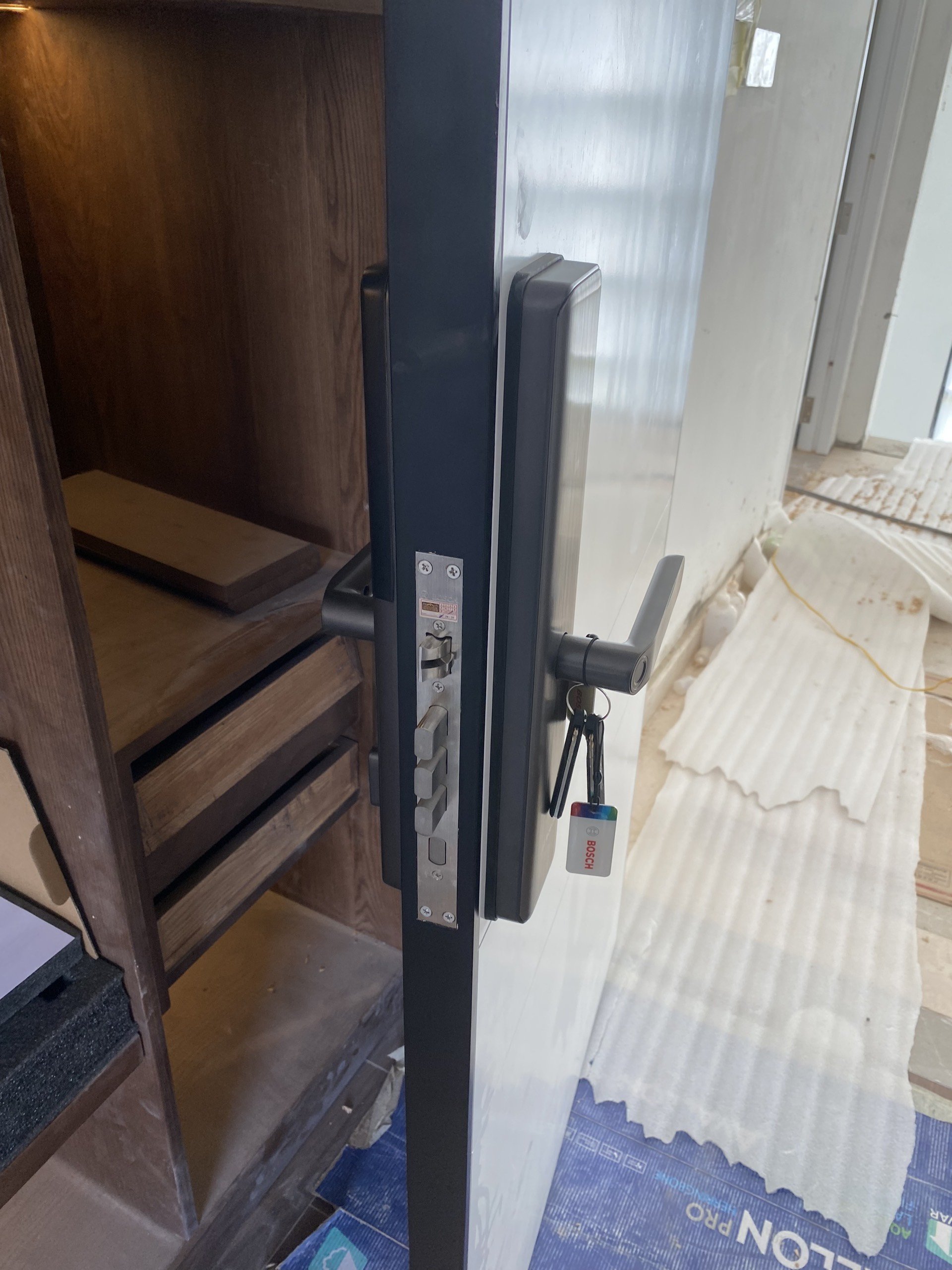 Khóa Điện Tử BOSCH ID40 Cosmic Black