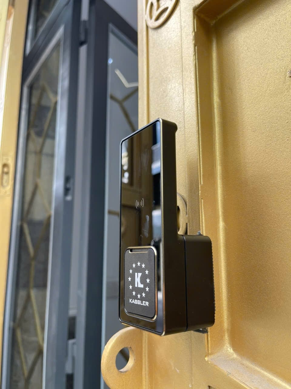 Khóa Điện Tử KASSLER KL-579 CNC GOLD GREY APP