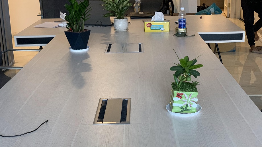 Hộp điện nhôm âm bàn, sản phẩm hộp điện âm bàn làm việc tối ưu