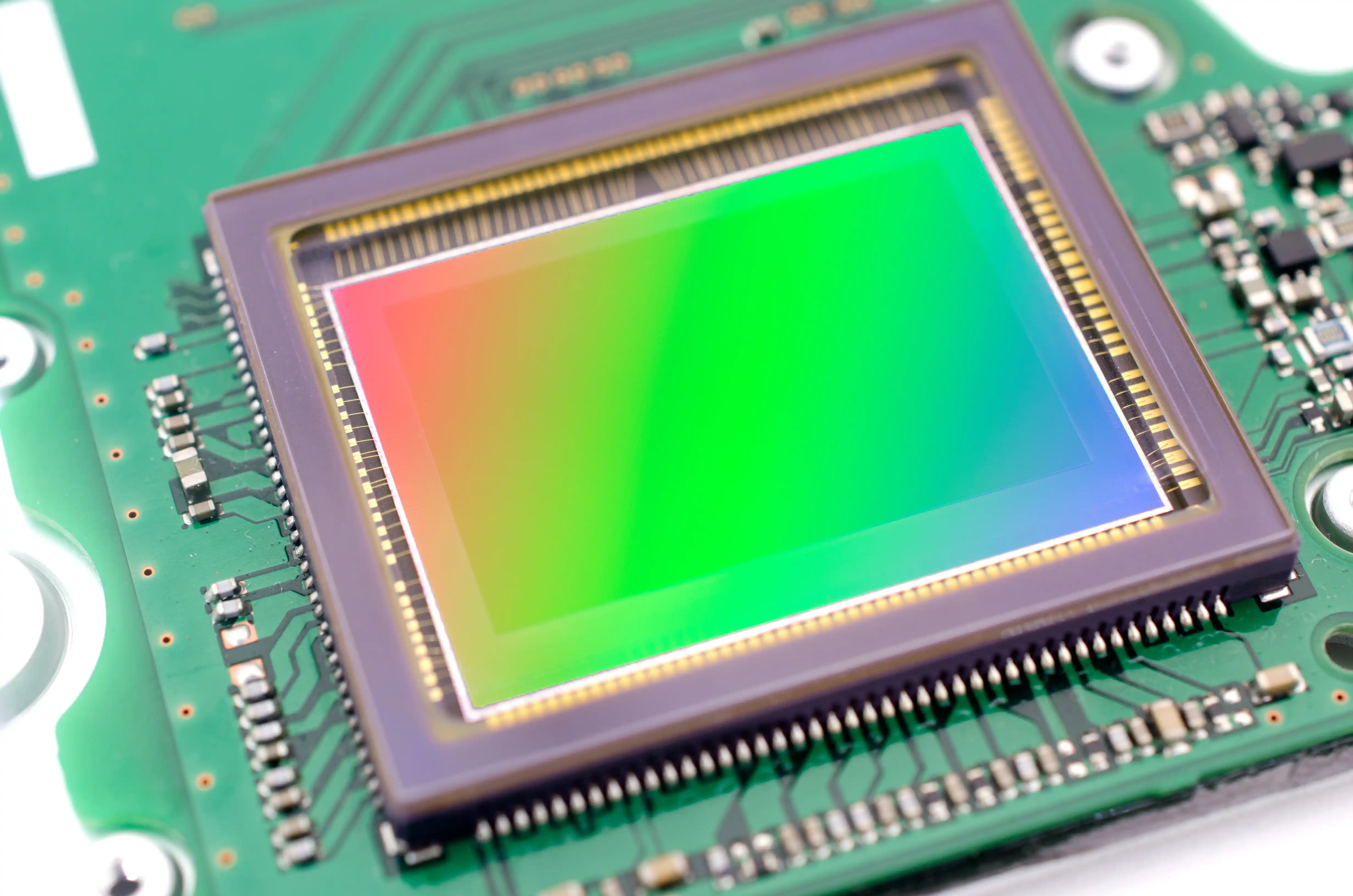 Cảm biến hình ảnh CMOS (Complementary Metal-Oxide Semiconductor) là linh kiện bán dẫn quan trọng có nhiệm vụ thu nhận ánh sáng và chuyển đổi thành tín hiệu điện
