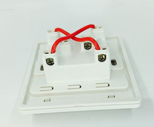 Cấu tạo công tắc 3 cực