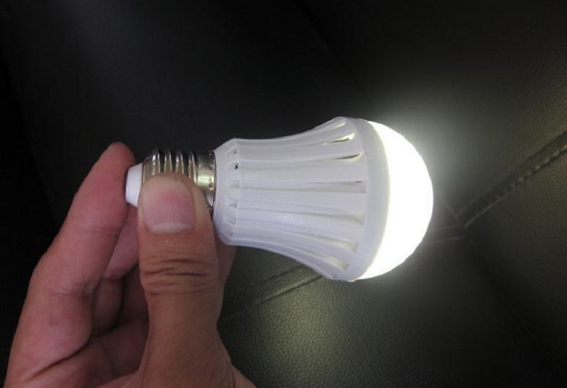 Vấn đề đèn LED tắt rồi vẫn sáng mờ: nguyên nhân và giải pháp