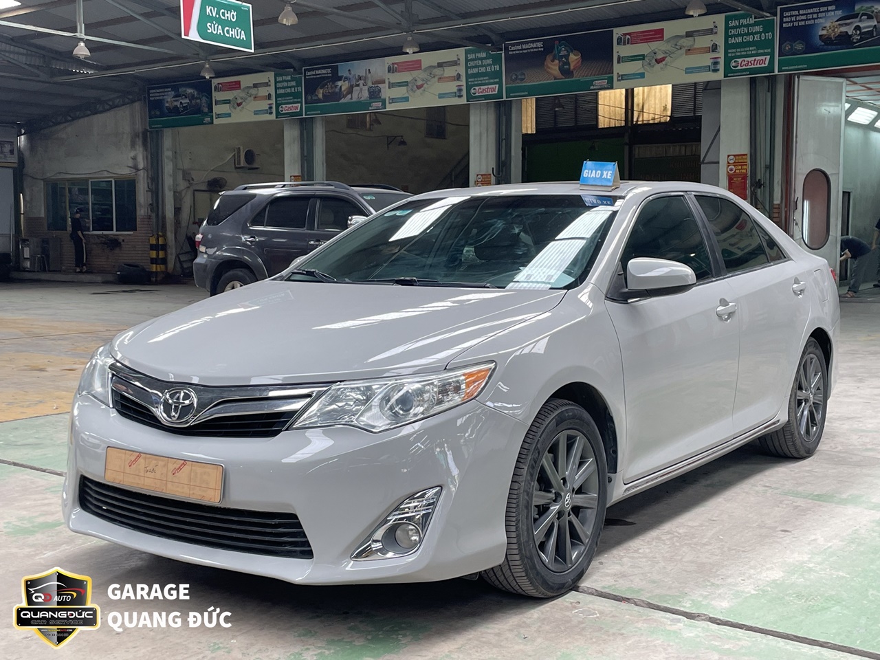 ĐỔI MÀU XE TOYOTA CAMRY ĐEN SANG MÀU XÁM XI MĂNG Quang Đức Auto