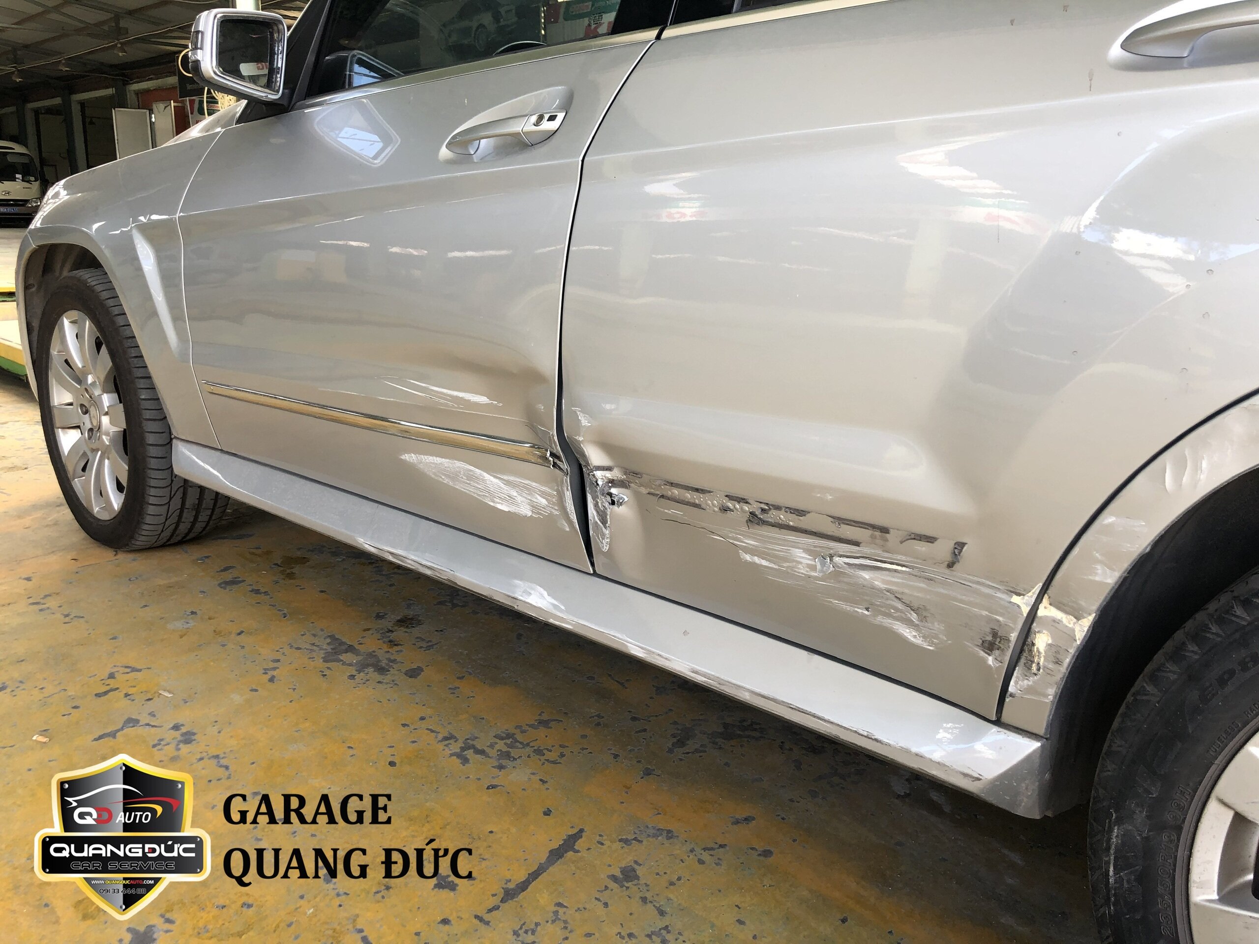 PHỤC HỒI XE MECERDES GLK BỊ VA CHẠM RÁCH VÀ MÓP 2 CỬA
