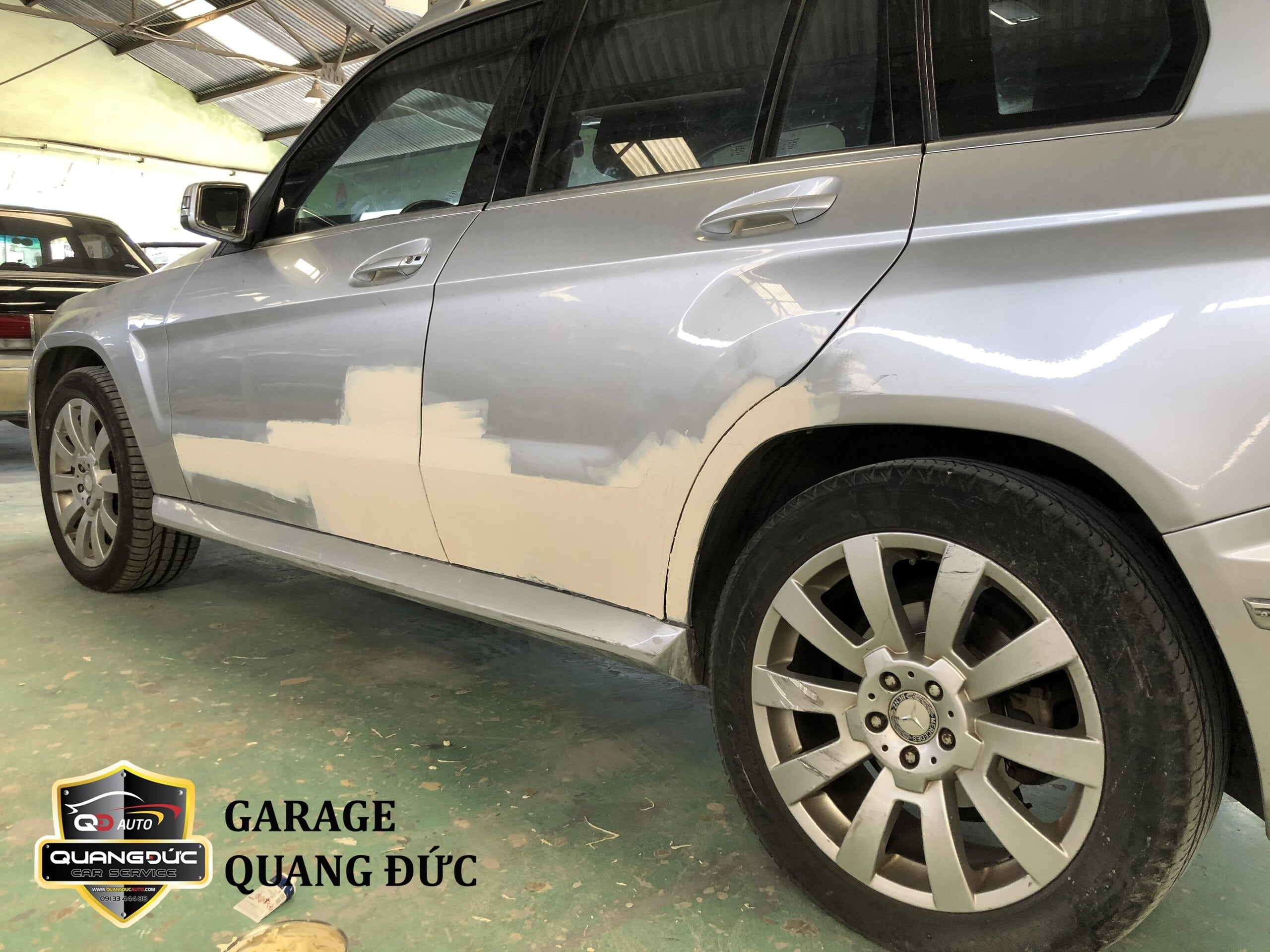 PHỤC HỒI XE MECERDES GLK BỊ VA CHẠM RÁCH VÀ MÓP 2 CỬA