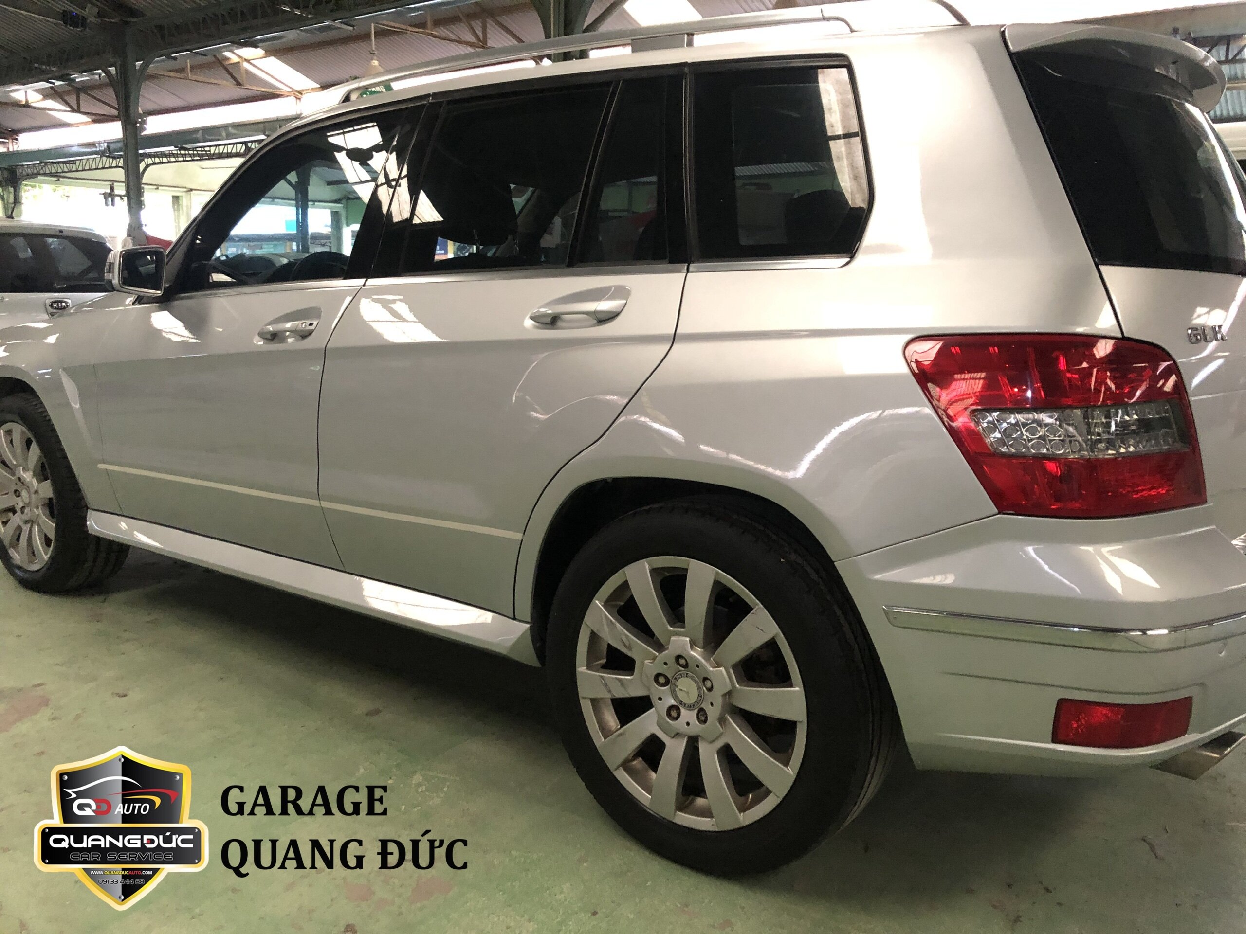 PHỤC HỒI XE MECERDES GLK BỊ VA CHẠM RÁCH VÀ MÓP 2 CỬA