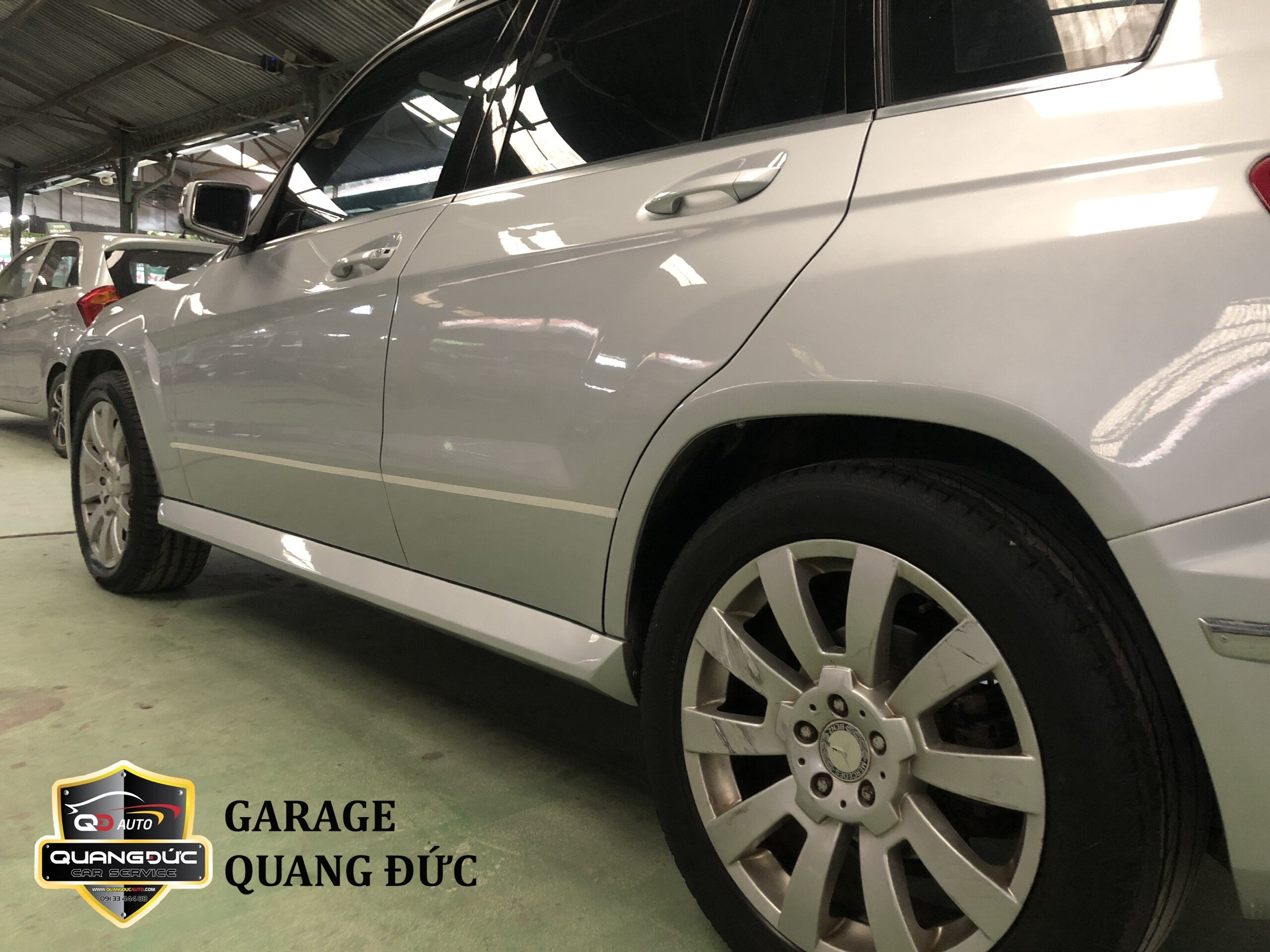 PHỤC HỒI XE MECERDES GLK BỊ VA CHẠM RÁCH VÀ MÓP 2 CỬA