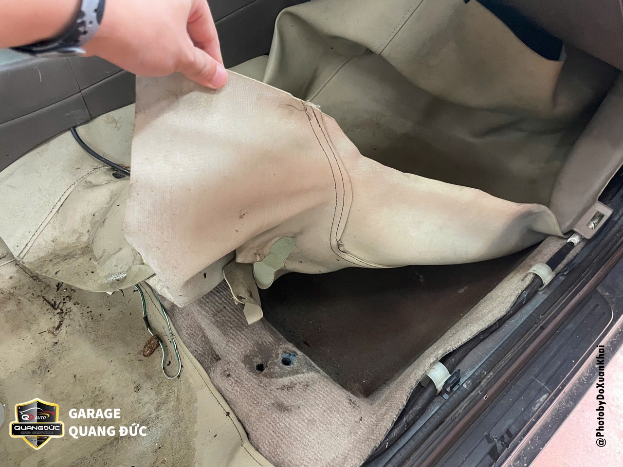 DỌN NỘI THẤT Ô TÔ NGẬP NƯỚC VỚI QUY TRÌNH XỬ LÝ CHUYÊN SÂU TRÁNH NHỮNG HẬU QUẢ KHÓ LƯỜNG