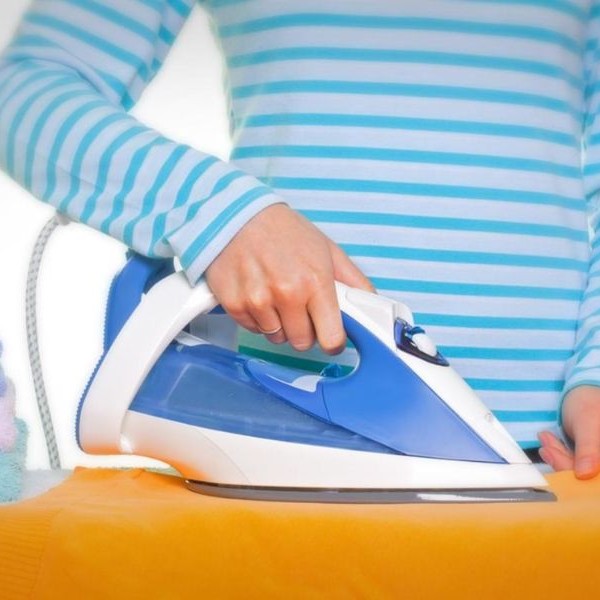 Bàn là khô - Nên dùng hay không? Cách mua sản phẩm tốt