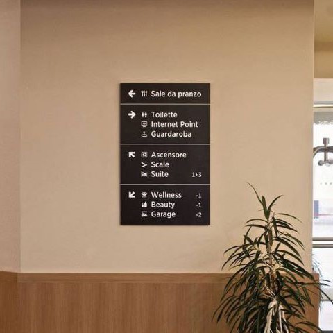 Điểm danh các loại bảng chỉ dẫn khách sạn nhất định phải có