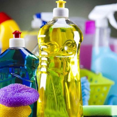 Có nên lau nhà bằng nước rửa chén hay không?