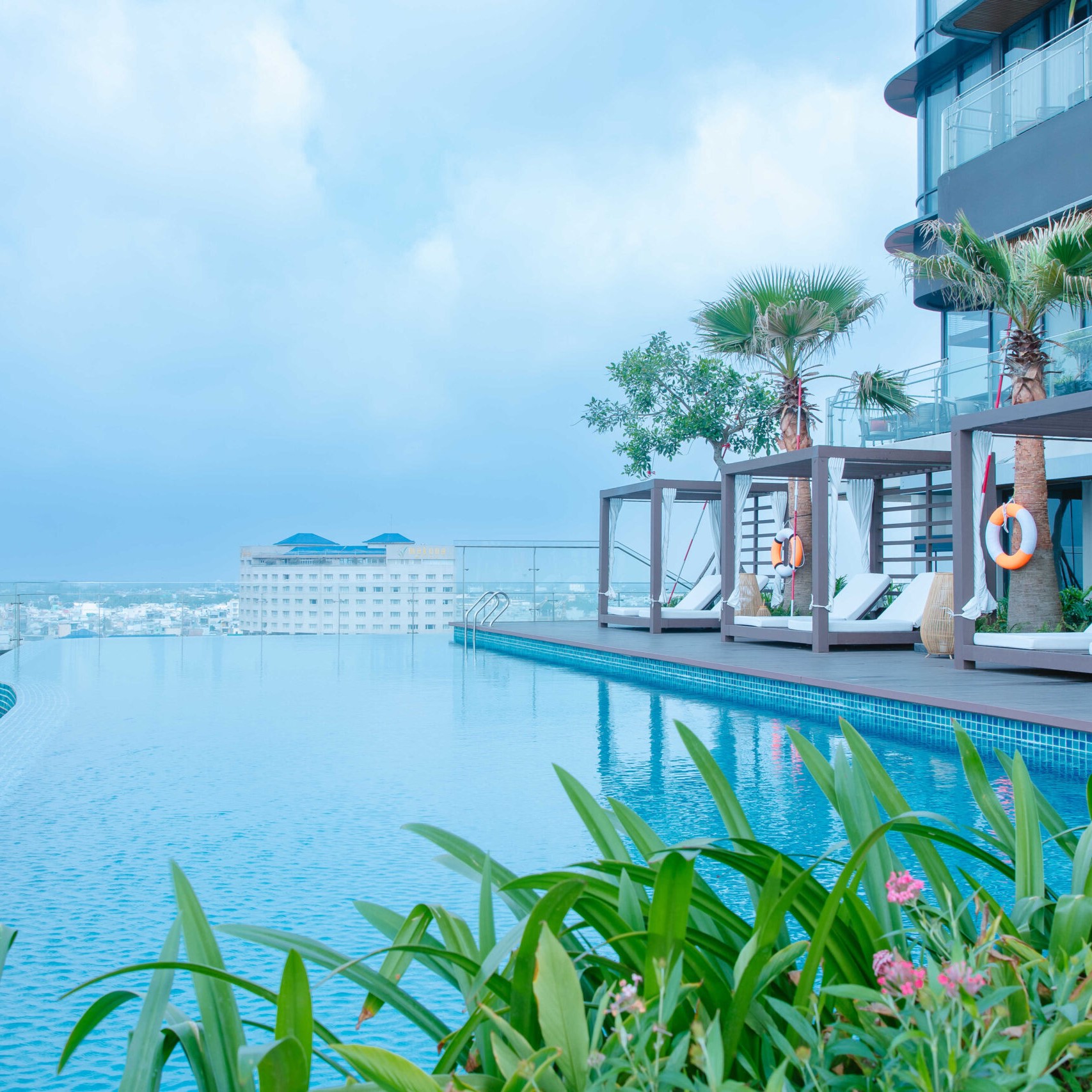 Top 5 Khách Sạn Có Hồ Bơi Đẹp Ở TP.HCM Nên Thử