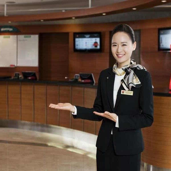 Lễ tân khách sạn là gì? Nhiệm vụ, chức năng chính
