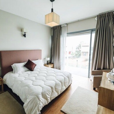 Giật mình với những lý do nên đi dép trong khách sạn
