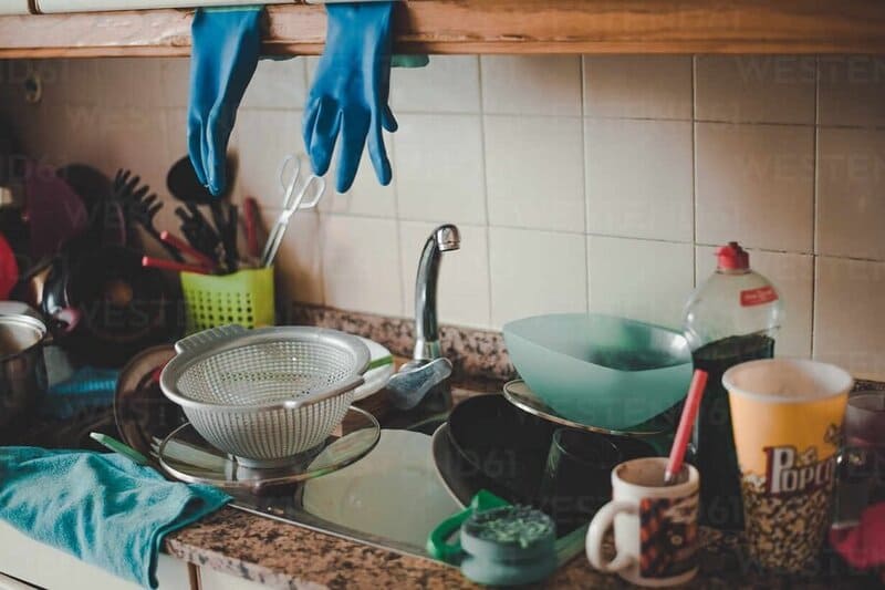 Ngâm các vết bẩn cứng đầu