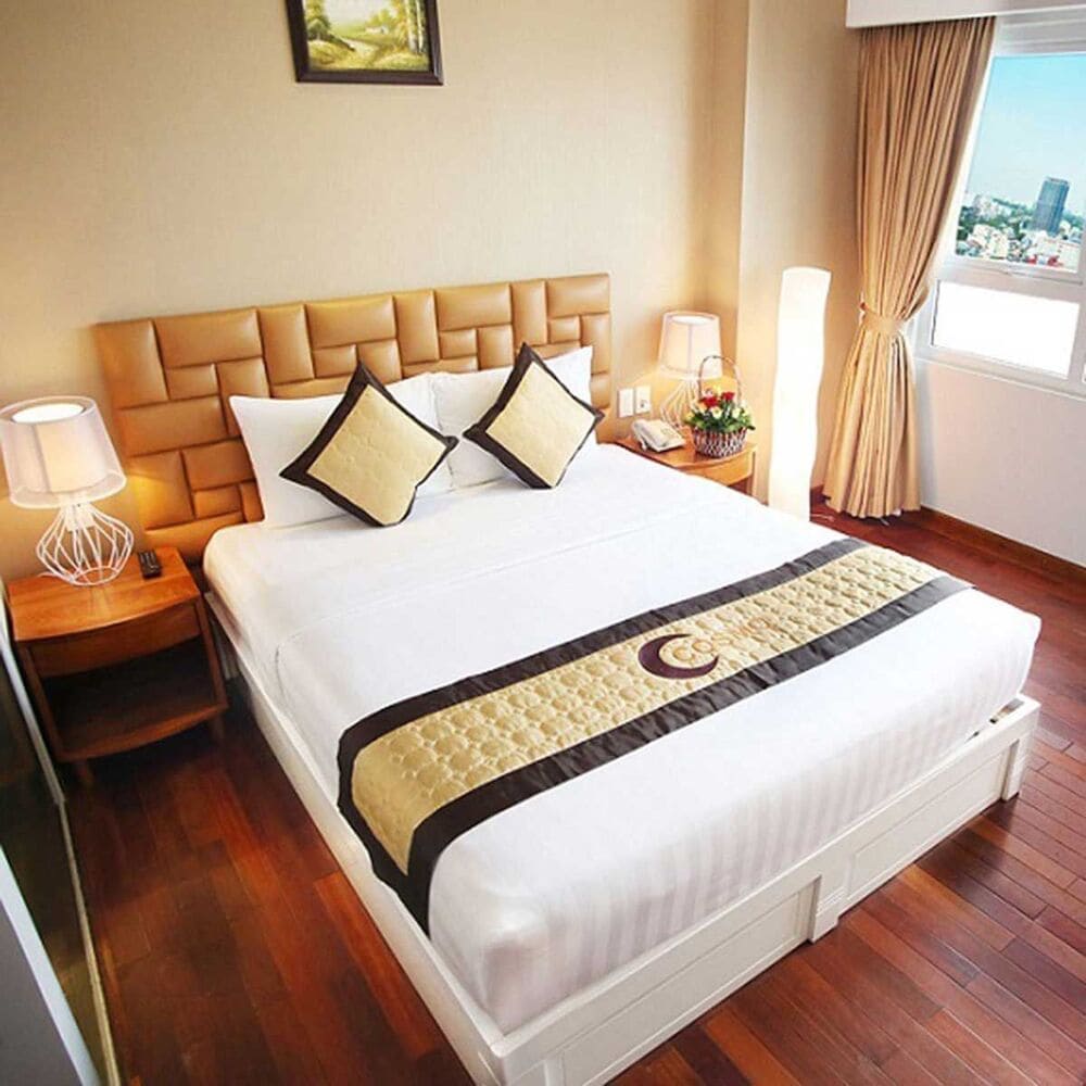 tam-trang-tri-giuong-khach-san-con-goi-la-bed-runner