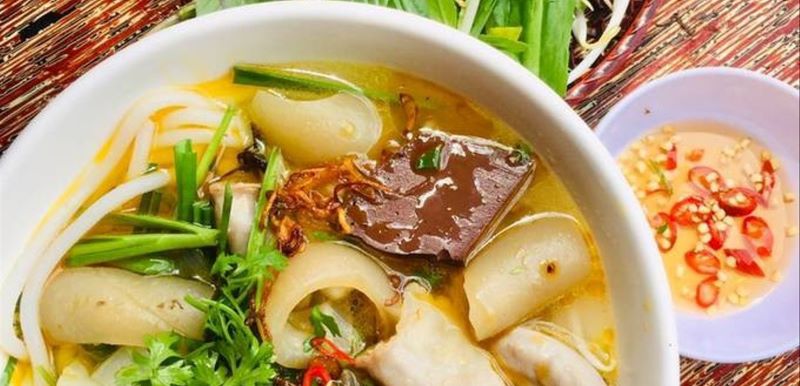 Bánh canh da heo là một trong những món ăn đặc trưng không thể bỏ qua