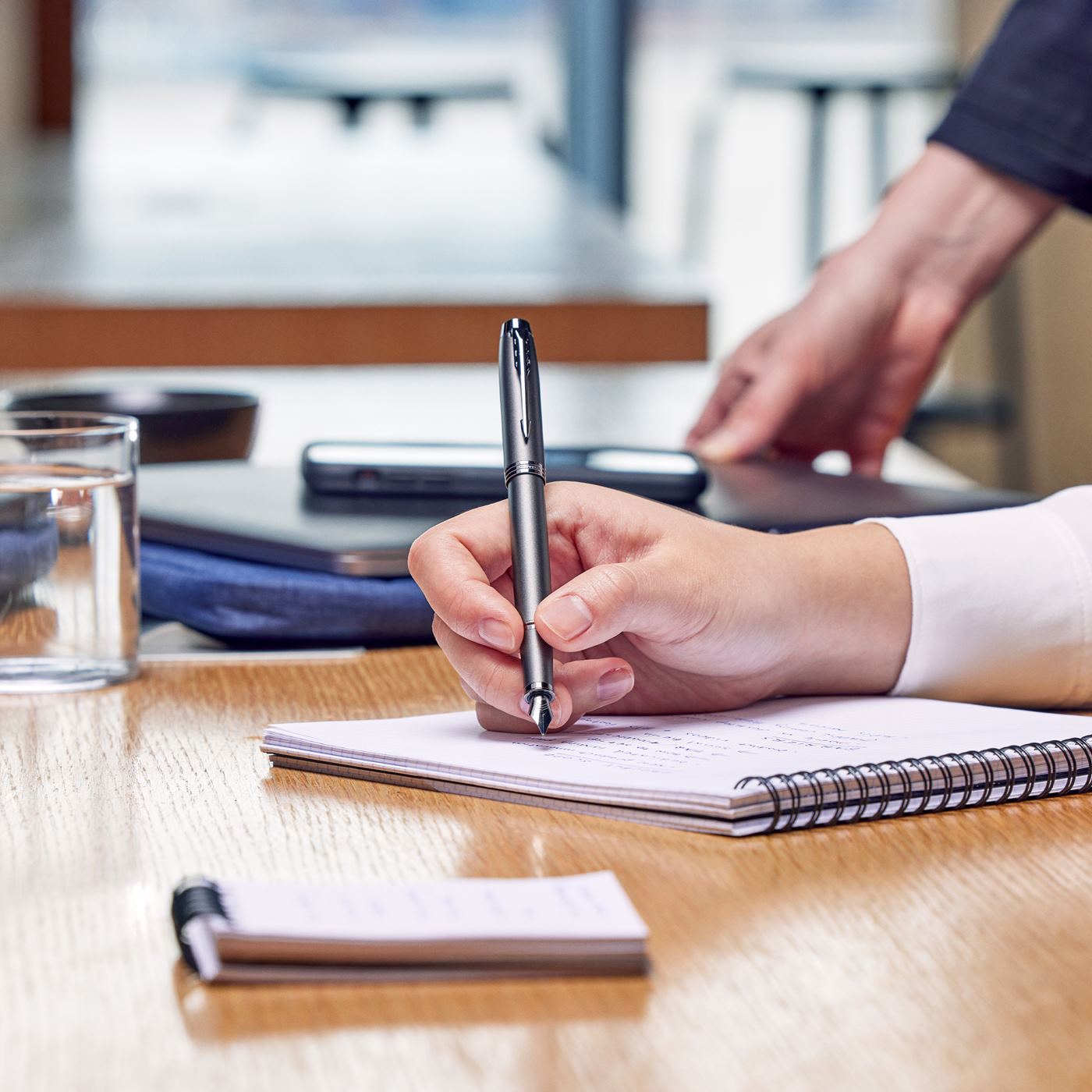 Tại sao cây bút ký lại là một lựa chọn tuyệt vời cho quà tặng?