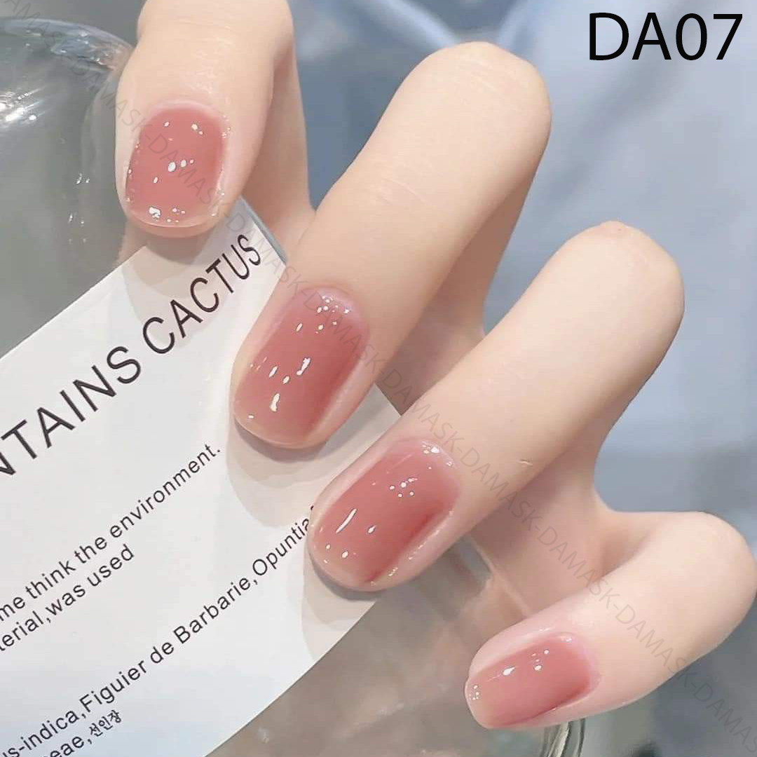 Gợi ý mẫu nail hồng thạch trendy dành cho các quý cô | IVY moda