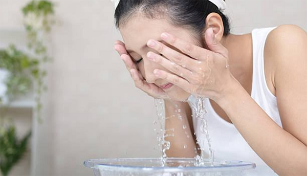 Vì sao rửa mặt là bước quan trọng nhất trong quy trình chăm sóc da