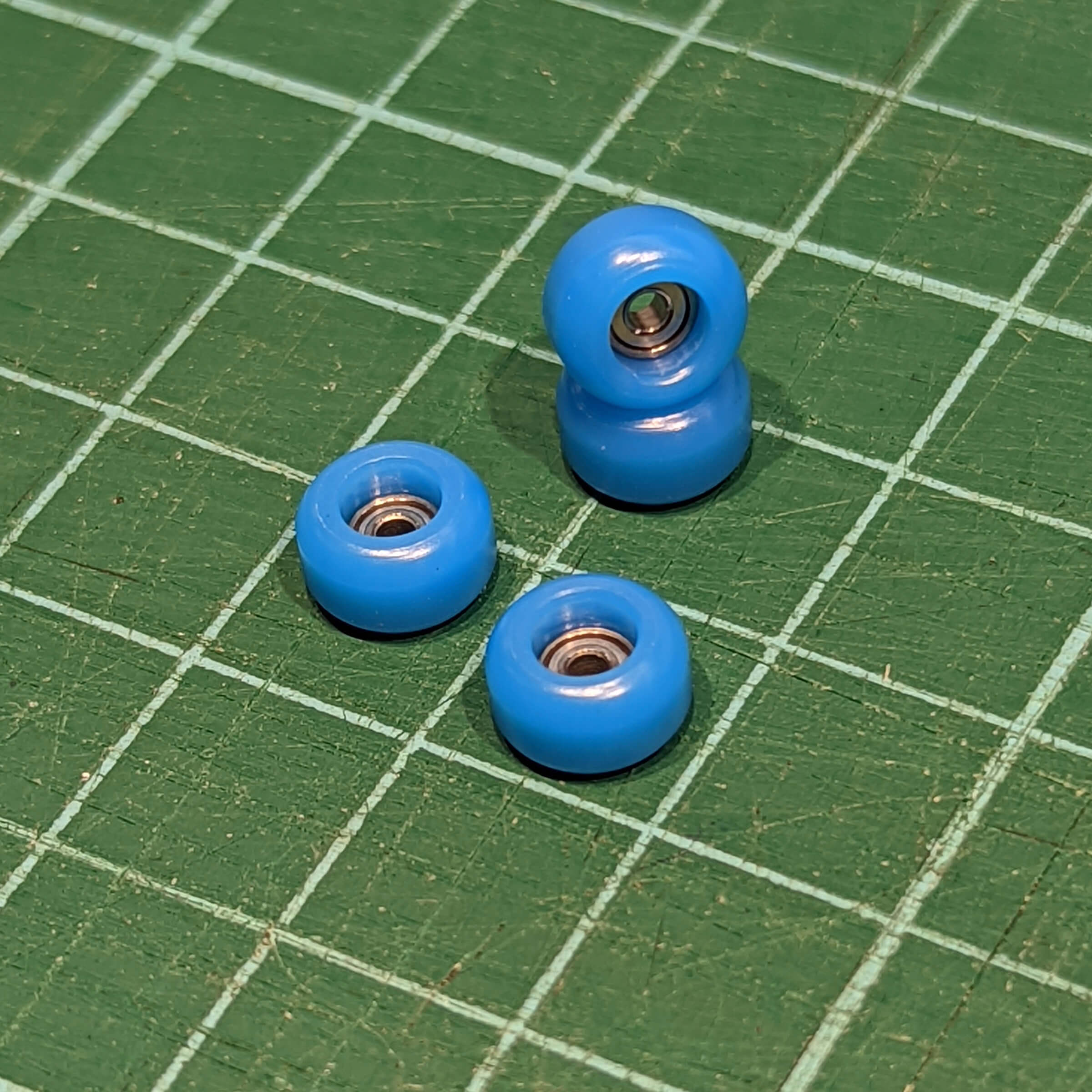 FINGERBOARDS SOLID BLUE PRO WHEELS / ABEC5 BEARINGS