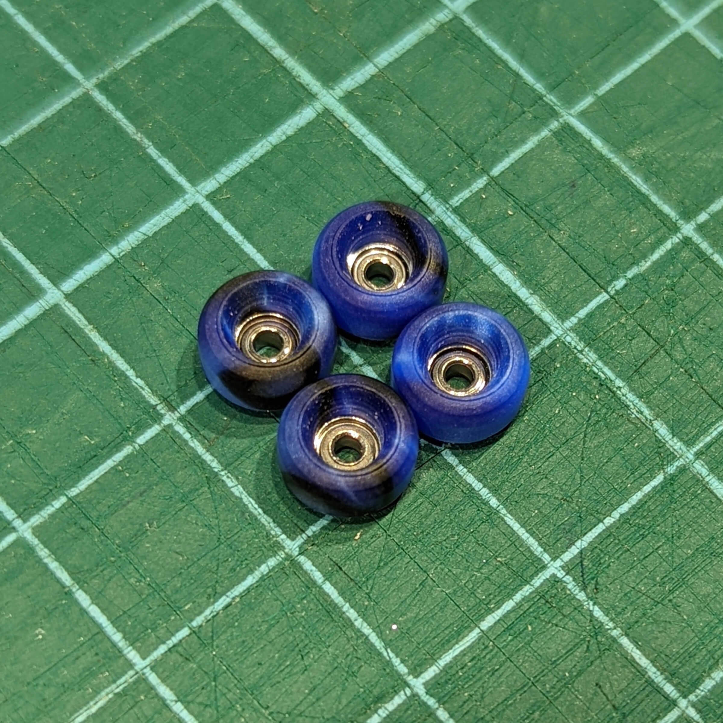 FINGERBOARDS SWIRL BLUE PRO WHEELS / ABEC7 BEARINGS