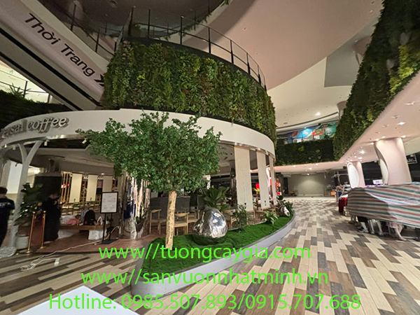 Thi công vách cây giả tại tầng 1 Aeon mall Hà Đông - Hà Nội