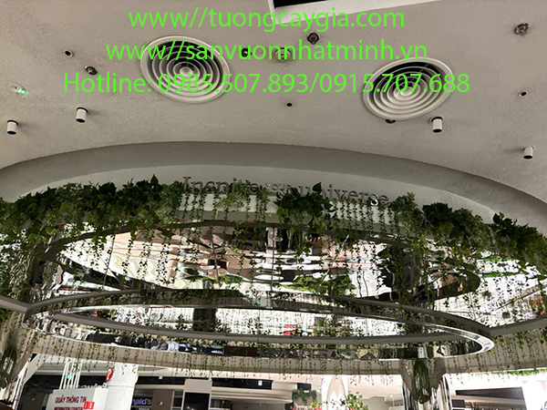 Decor dây leo xanh nhân tạo tại nhà hàng Universal Coffee - Aeon mall Hà Đông