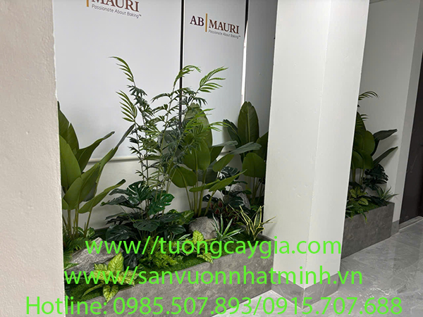 Không gian văn phòng decor góc tiểu cảnh bằng cây lá nhân tạo tại 12 Đốc Ngữ, Hà Nội