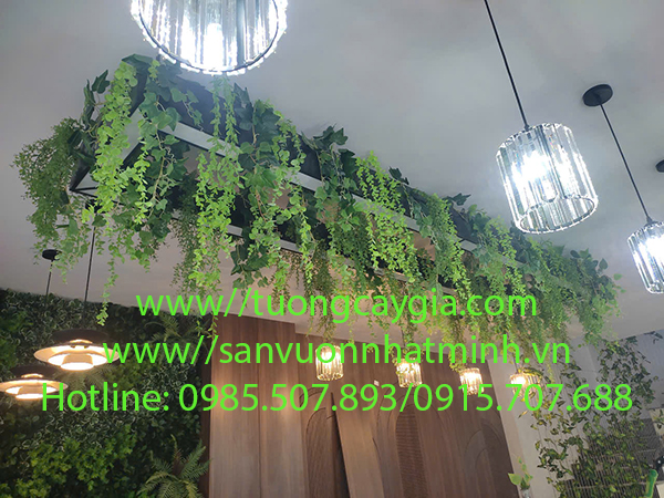 Thi công lắp đặt dây leo giả cho nhà hàng cà phê tại Nhà vườn 64A- khu đô thị Việt Hưng - Long Biên - Hà Nội