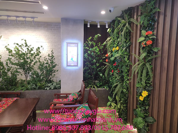 Lắp đặt vách tường cây giả tại ngân hàng HDBank số 32 Trần Hưng Đạo - Hoàn Kiếm - Hà Nội