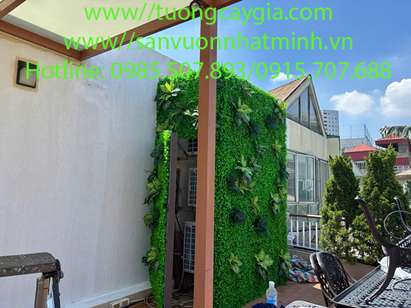 Thi công, lắp đặt tường cỏ xung quanh cục nóng điều hòa tòa nhà tại 254 Thụy Khuê - Hà Nội