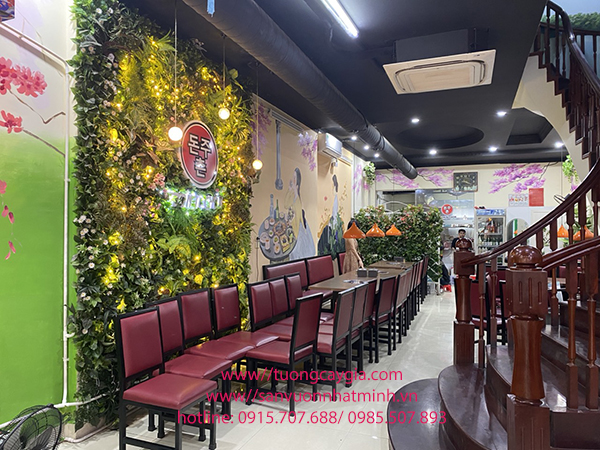 Vách tường hoa xinh xắn tại nhà hàng nướng Hàn Quốc - 50 Vũ Phạm Hàm - Hà Nội