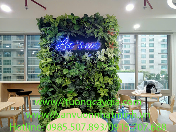 Thi công vách tường rêu điểm cụm lá tại văn phòng Công ty phường Bến Nghé - Tp Hồ Chí Minh