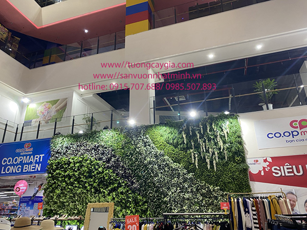 Vách tường cây xanh đẹp nhất tại siêu thị Co.opmart toà nhà Mipec Long Biên