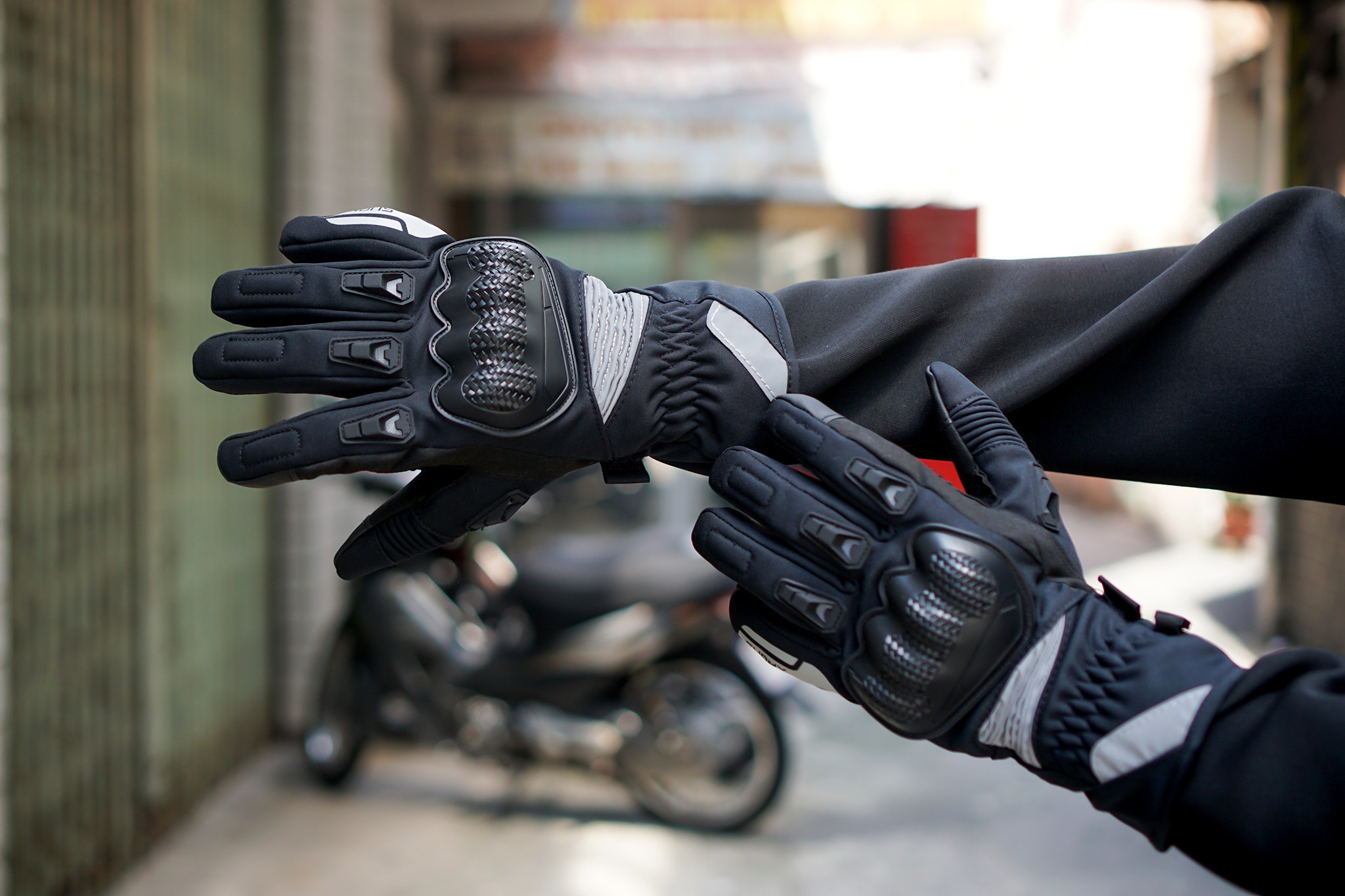 Găng Tay Suomy 06 Chống Nước Giữ Ấm Dài Đen Hello Biker Mũ Bảo Hiểm Đồ Bảo Hộ Biker Găng Tay Suomy 06 Chống Nước Giữ Ấm Dài Đen Hello Biker Mũ Bảo Hiểm Đồ Bảo Hộ Biker