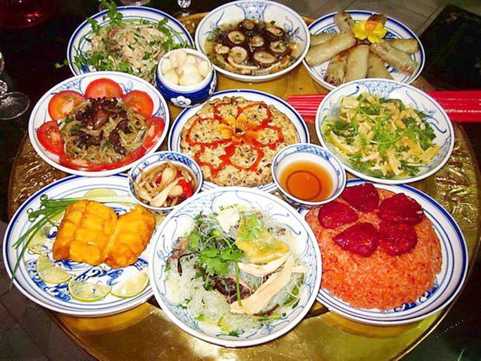 Cúng Tuần Đầu: Các Mẫu Văn Khấn và Lễ Nghi Tổ Tiên Tại Nhà và Nghĩa Trang
