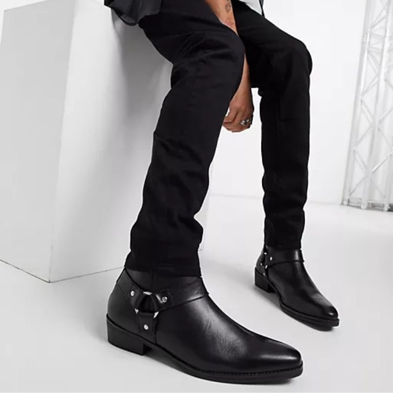 Harness Boots - mẫu giày thời thượng khoe độ chất chơi của chàng