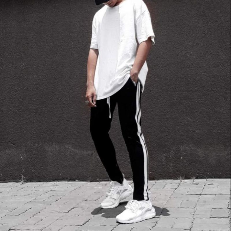 Áo thể thao nam với quần track pants đầy thời thượng