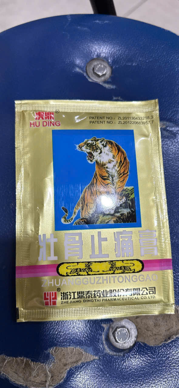 Cao Dán Con Cọp I-Ostealgia Plaster (1 gói 4 miếng dán)