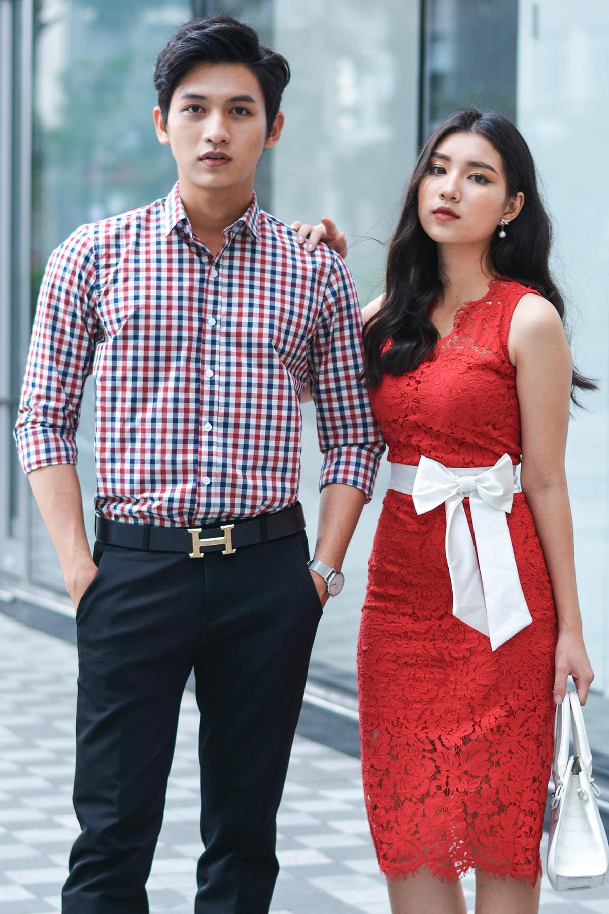 Đồ Đôi Thiết Kế Cao Cấp Đỏ Couple Red Checked Shirt & Gerbera White Bow Dress