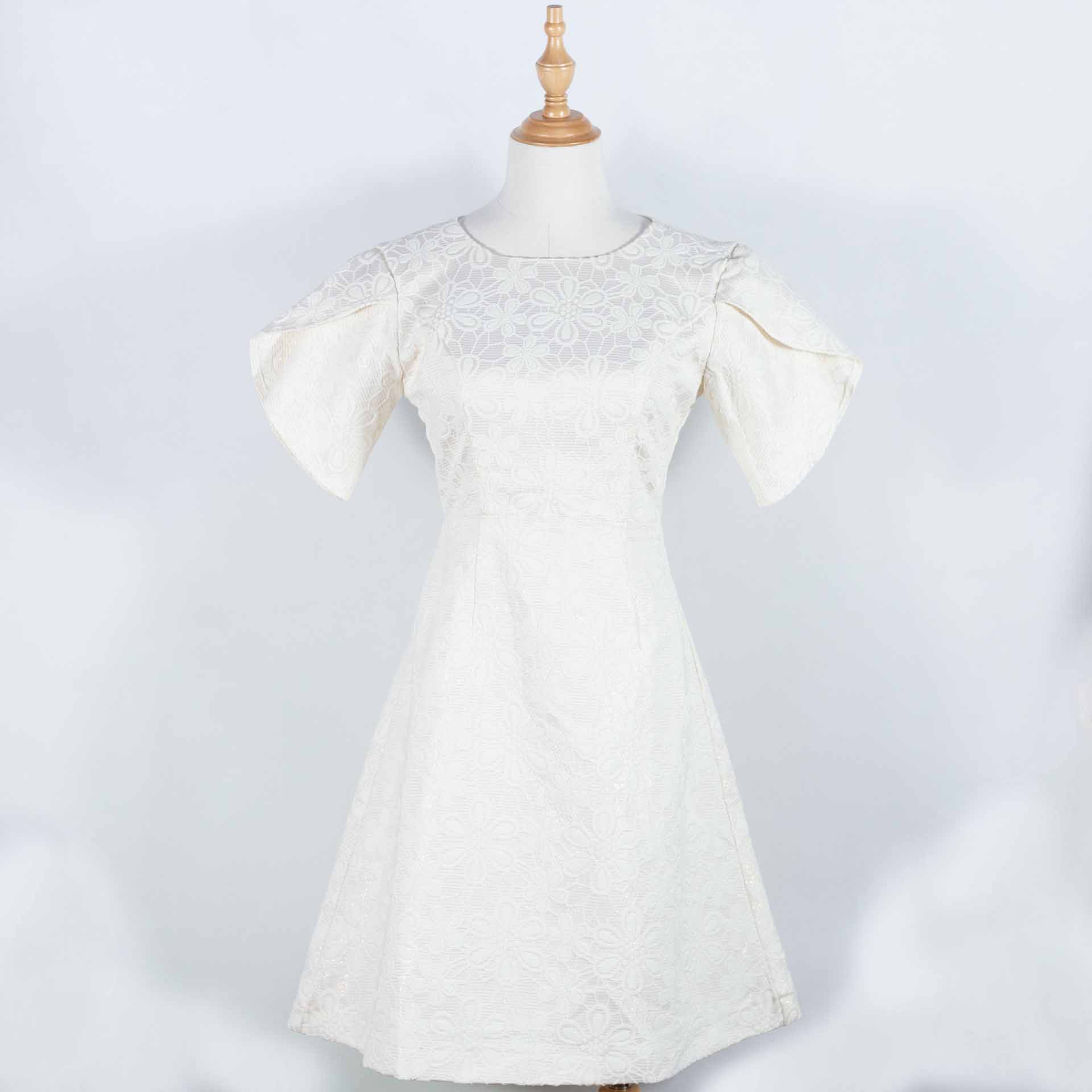 Đầm trắng họa tiết hoa mai tay cánh, Wing Sleeve Apricot Blossom Vein White Dress