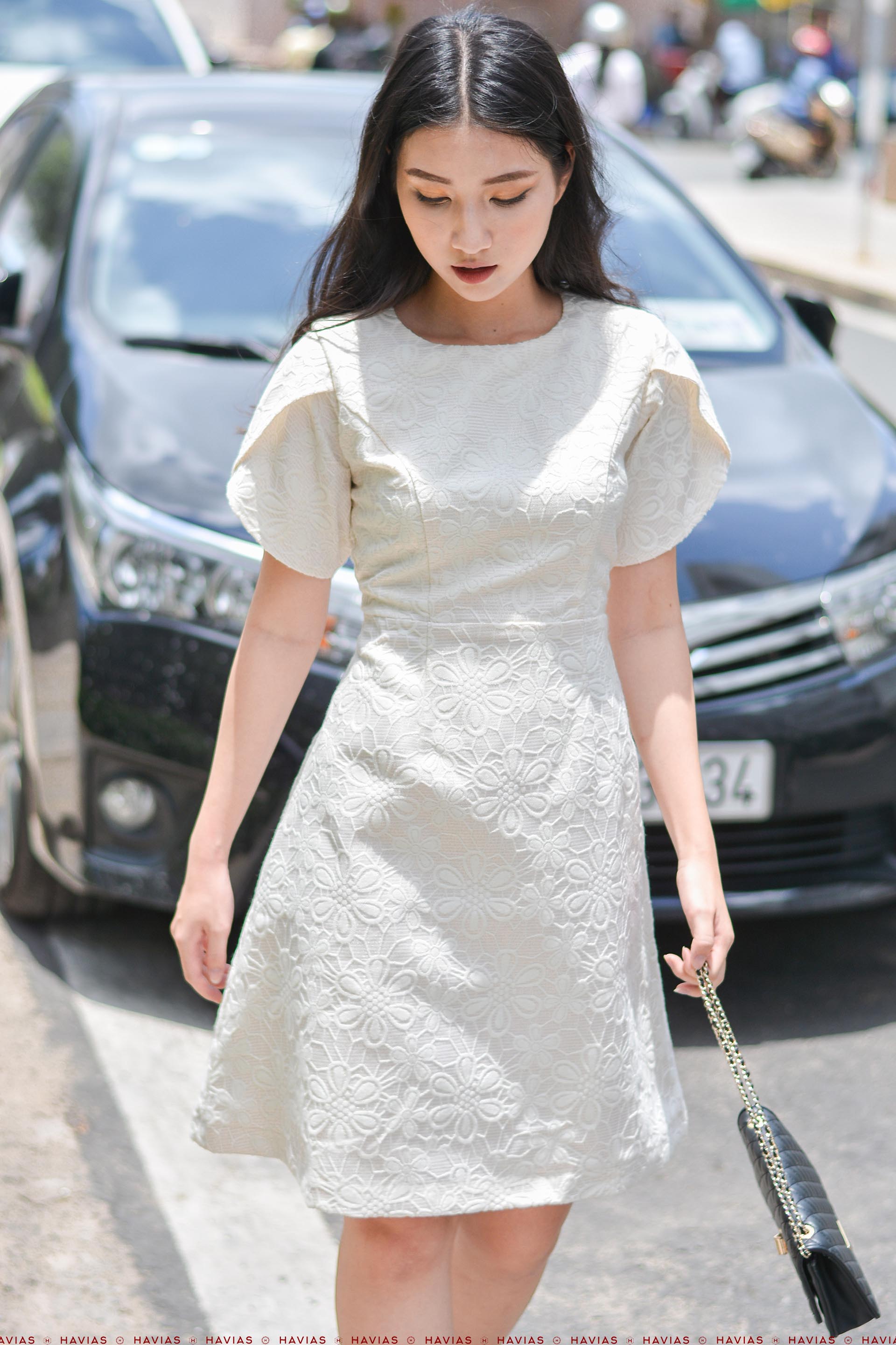 Đầm trắng họa tiết hoa mai tay cánh, Wing Sleeve Apricot Blossom Vein White Dress