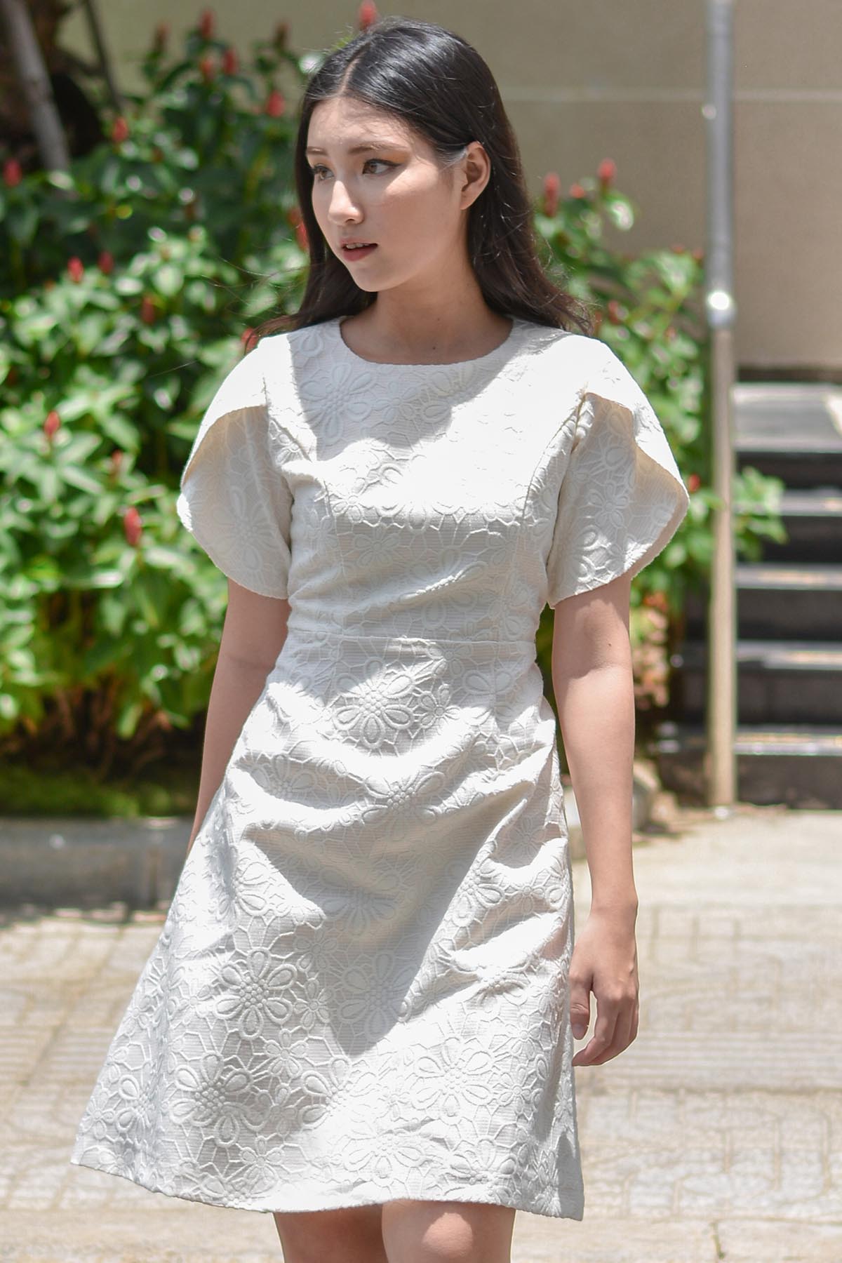 Đầm trắng họa tiết hoa mai tay cánh, Wing Sleeve Apricot Blossom Vein White Dress