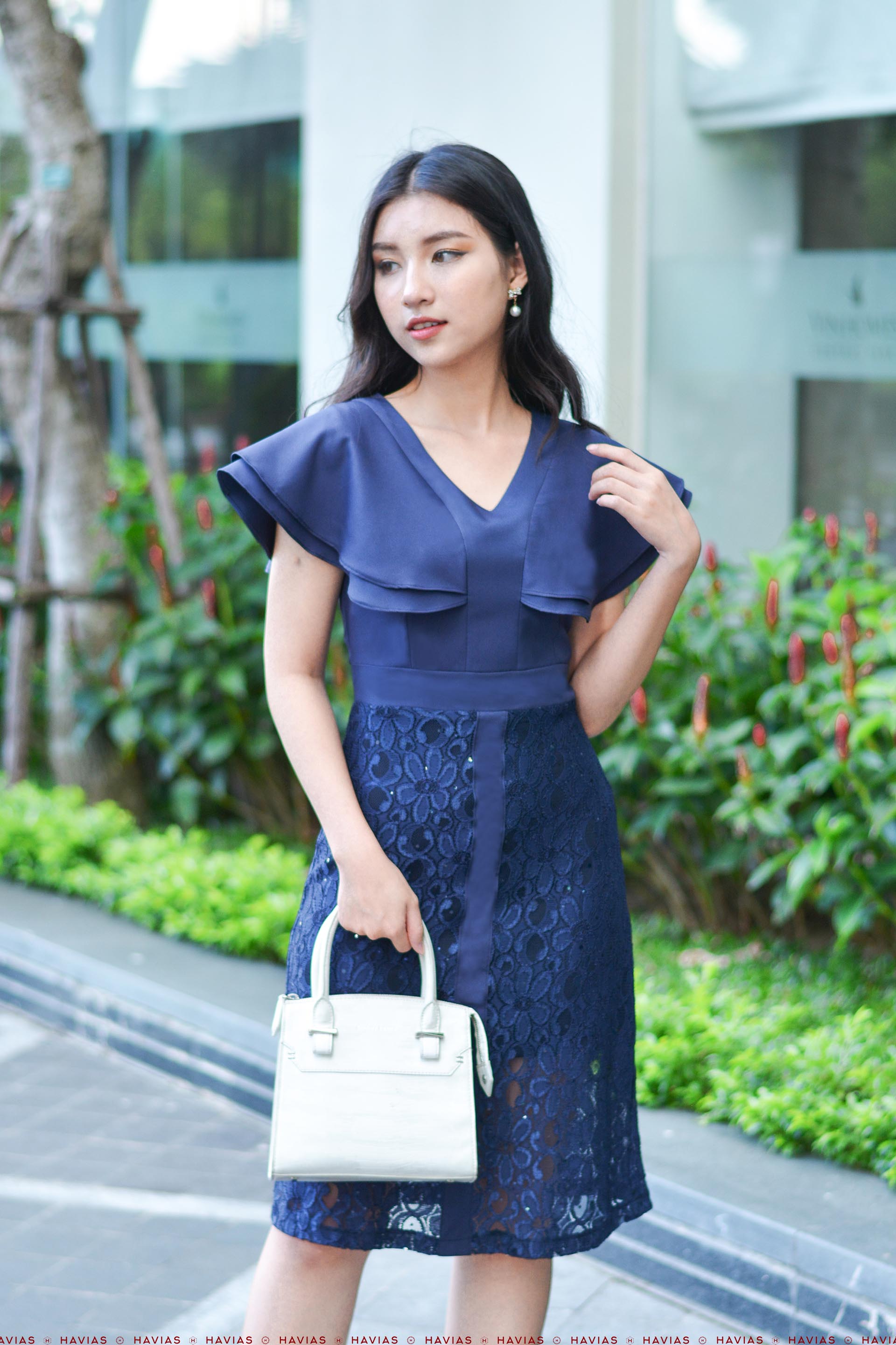 Đầm Classy Wing Sleeve Twinkle Lace Navy Dress