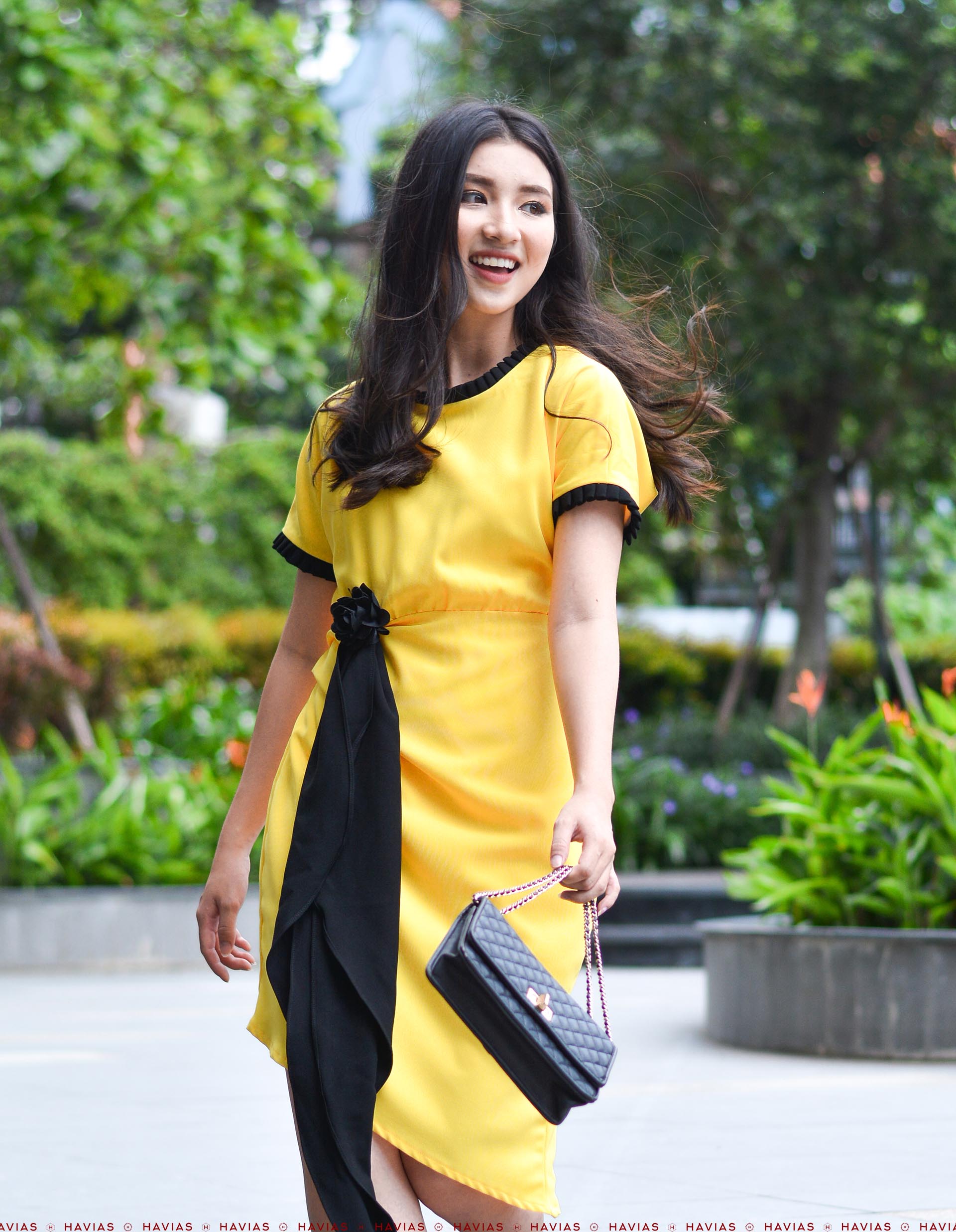 Đầm Pleated Neck Sleeve Black Band Yellow Dress