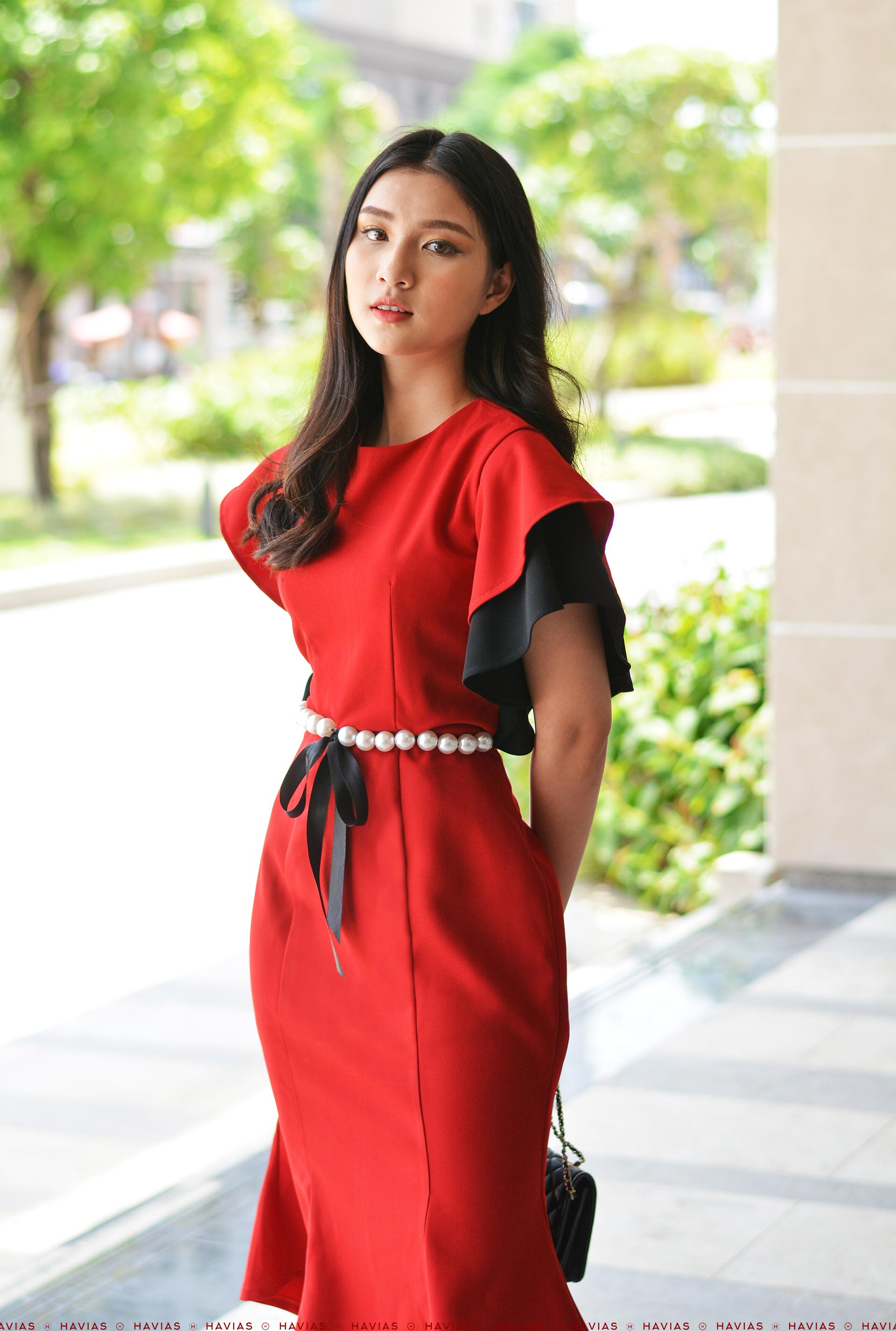 Đầm Cascade Sleeve Pearl Belt mixed Black Red Dress