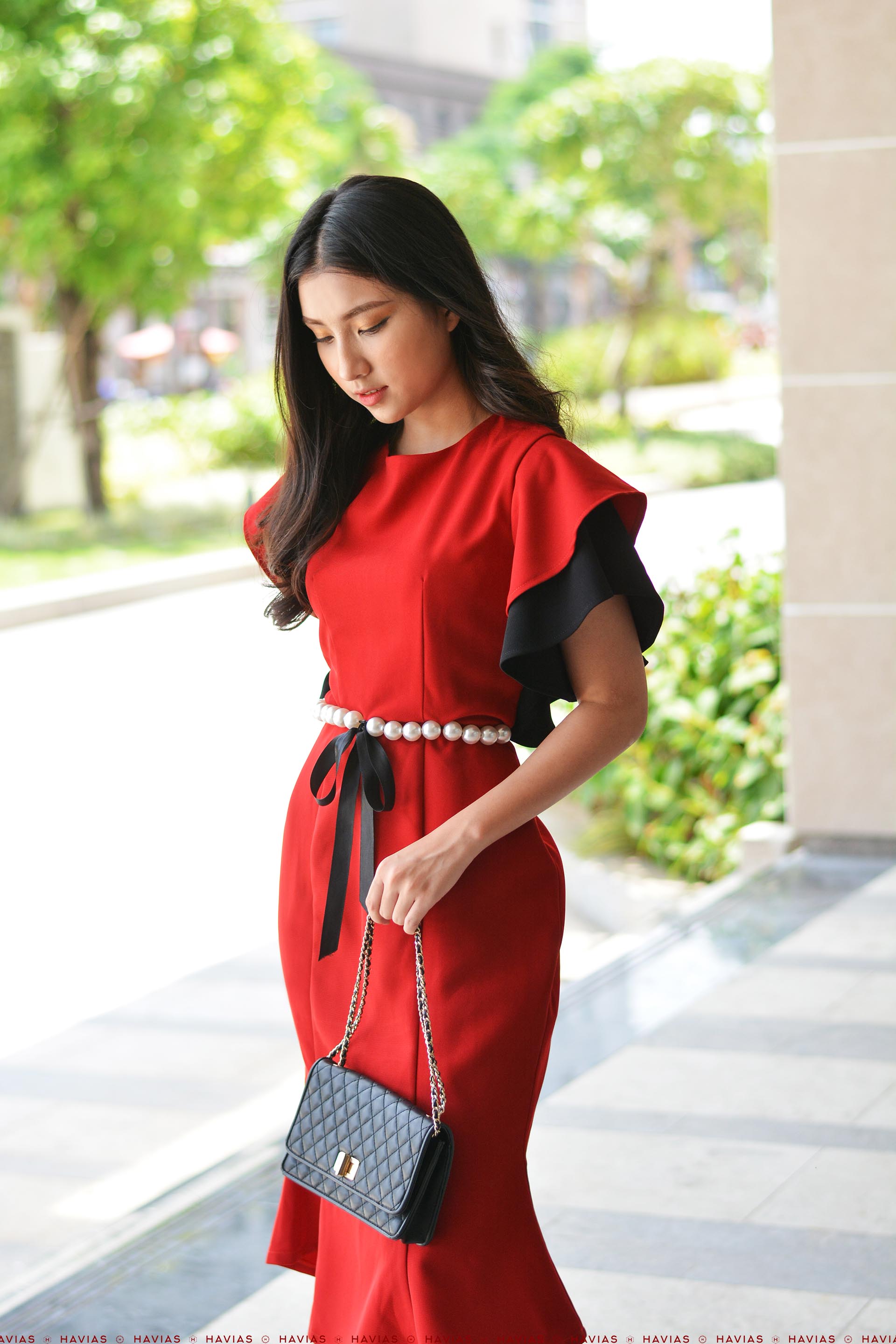 Đầm Cascade Sleeve Pearl Belt mixed Black Red Dress