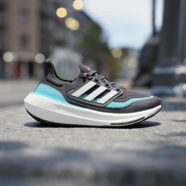 ULTRABOOST LIGHT - Màu Đen