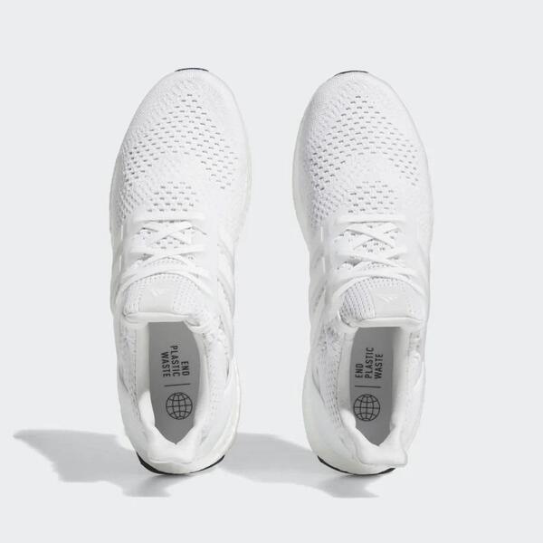 Triple White của Ultraboost 1.0 mang phong cách tinh tế, tối giản